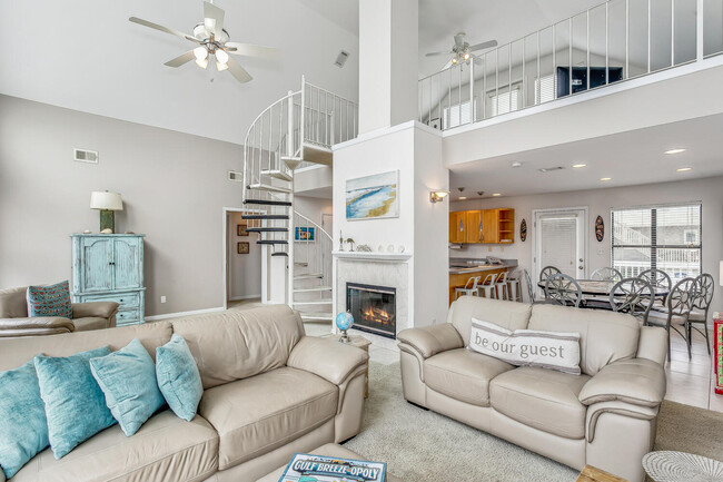 Building Photo - 1008 Via De Luna Dr