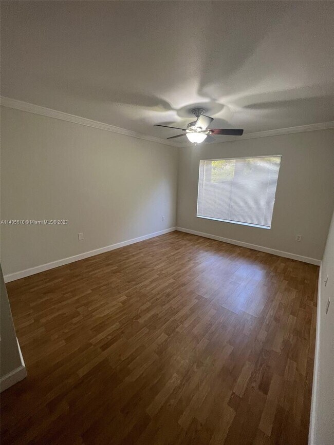 Foto del edificio - 3233 Coral Lake Way