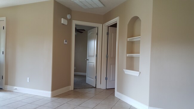 Building Photo - 519 Woodland Pky
