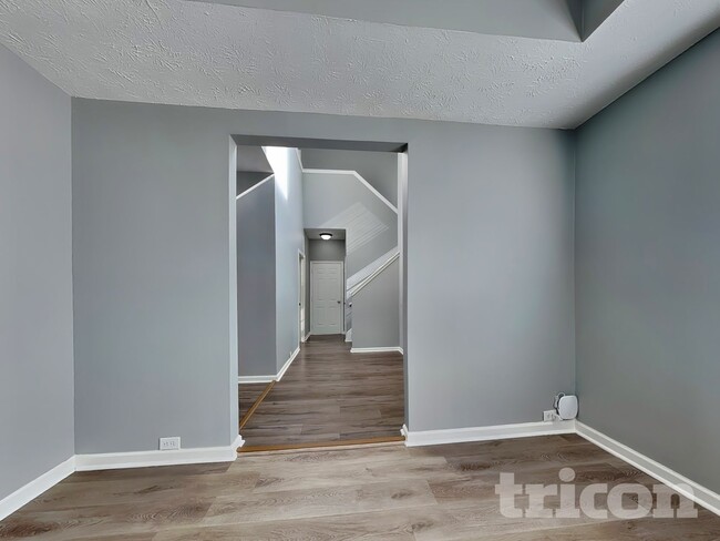 Foto del edificio - 6836 Bridgewood Dr