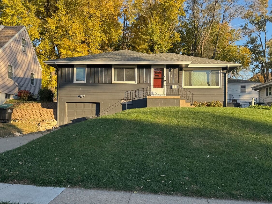 Bright and Spacious 3-Bedroom Home with Fl... - Bright and Spacious 3-Bedroom Home with Fl...