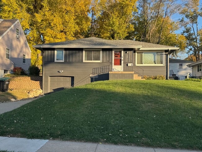 Bright and Spacious 3-Bedroom Home with Fl... - Bright and Spacious 3-Bedroom Home with Fl...