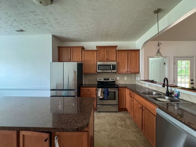 Building Photo - Lovely 4 Bed 2 Bath Home in Westgate