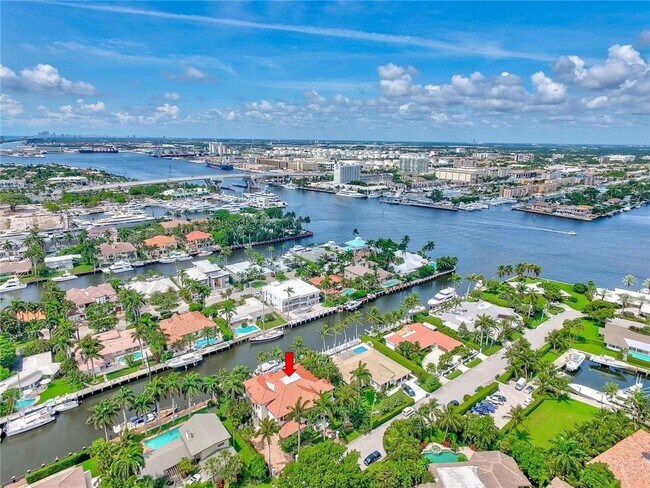 Building Photo - 2530 Laguna Dr