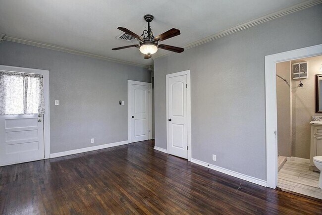 Foto del edificio - 406 Naples - 3/Bed 2/Bath - $1995/mo