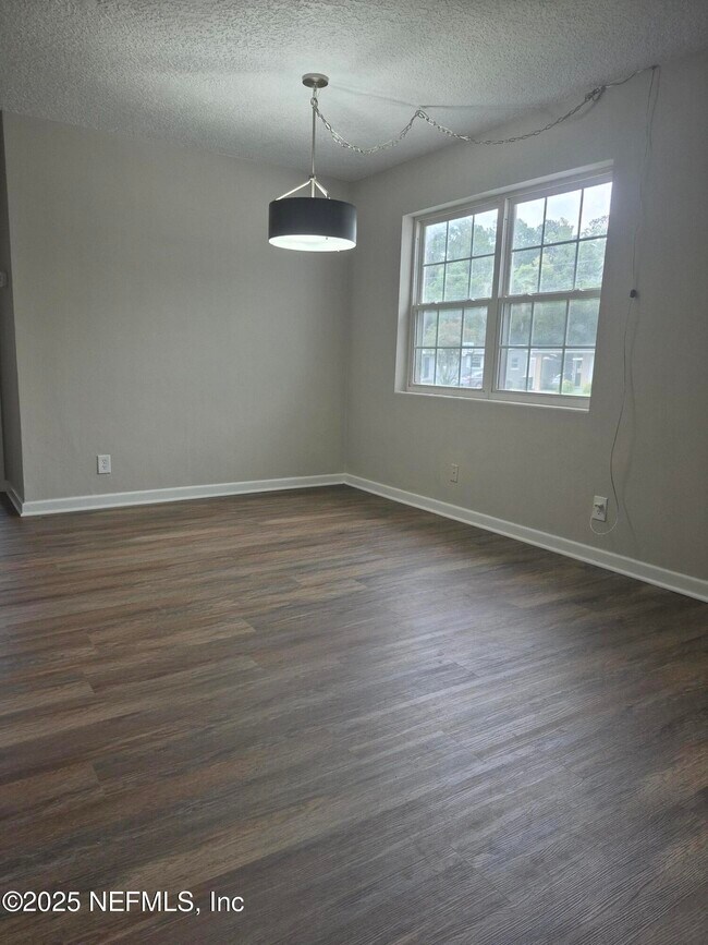 Foto del edificio - 2518 Hirsch Ave