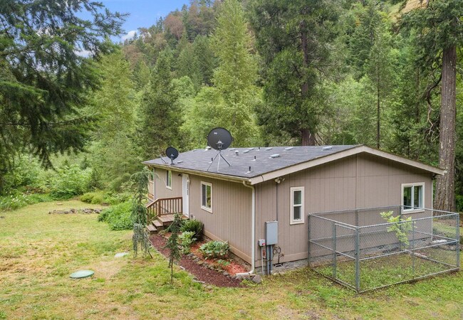 Building Photo - 12272 S Fork Little Butte Creek Rd