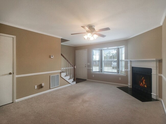 Building Photo - 1605 Hackberry Ln