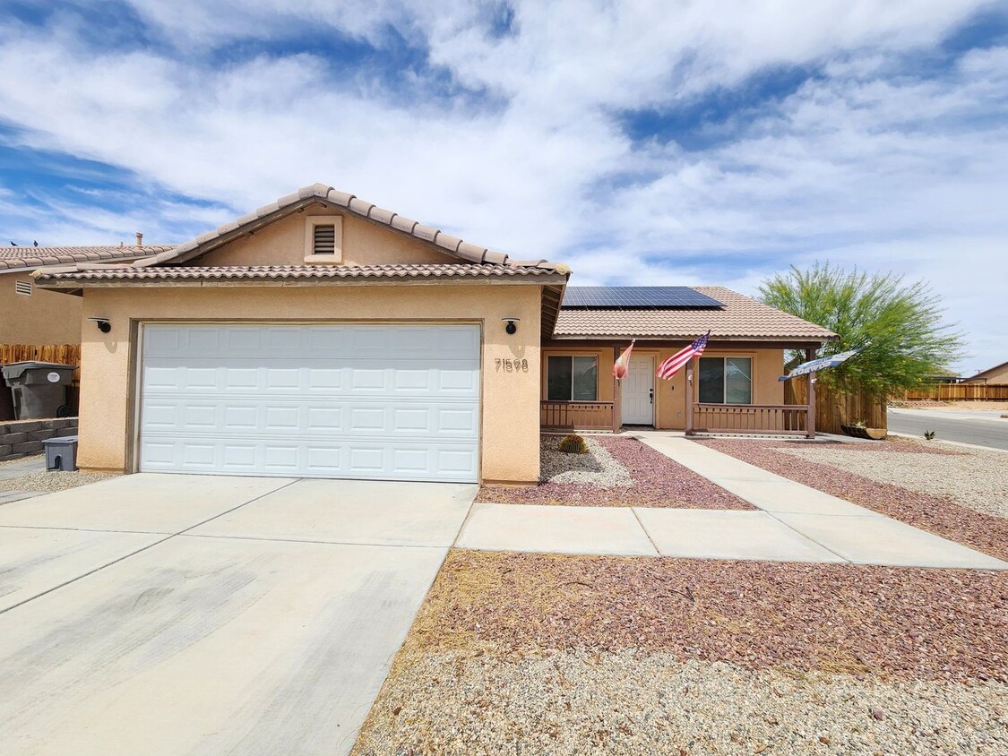 Foto principal - **COMING THIS JULY** BEAUTIFUL 4 bedroom 2...