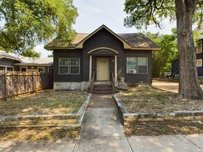 Building Photo - 1102 W 22nd St