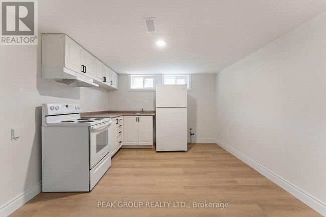 Building Photo - 8816 Roosevelt Ave