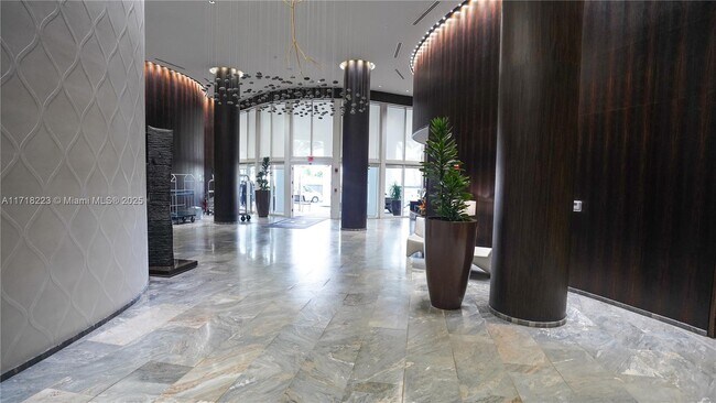 Foto del edificio - 17201 Collins Ave