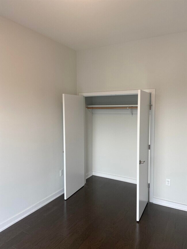 Foto del edificio - 275 BROADWAY