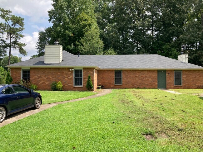Building Photo - 495 Holly Ridge Dr NW