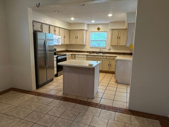 Building Photo - 6464 Valentine Way
