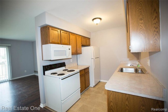 Building Photo - 34653 Clarkson Dr E