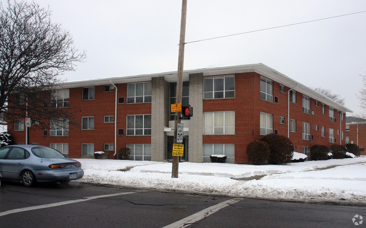 Jo-Mar - Majestic Apts