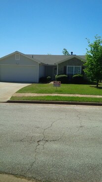 Foto del edificio - 341 Autumn Lake Dr