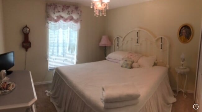 Building Photo - 1049 George St