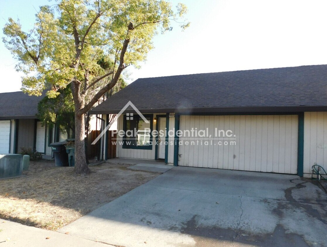Primary Photo - Spacious 2bd/2ba Foothill Farms Duplex wit...