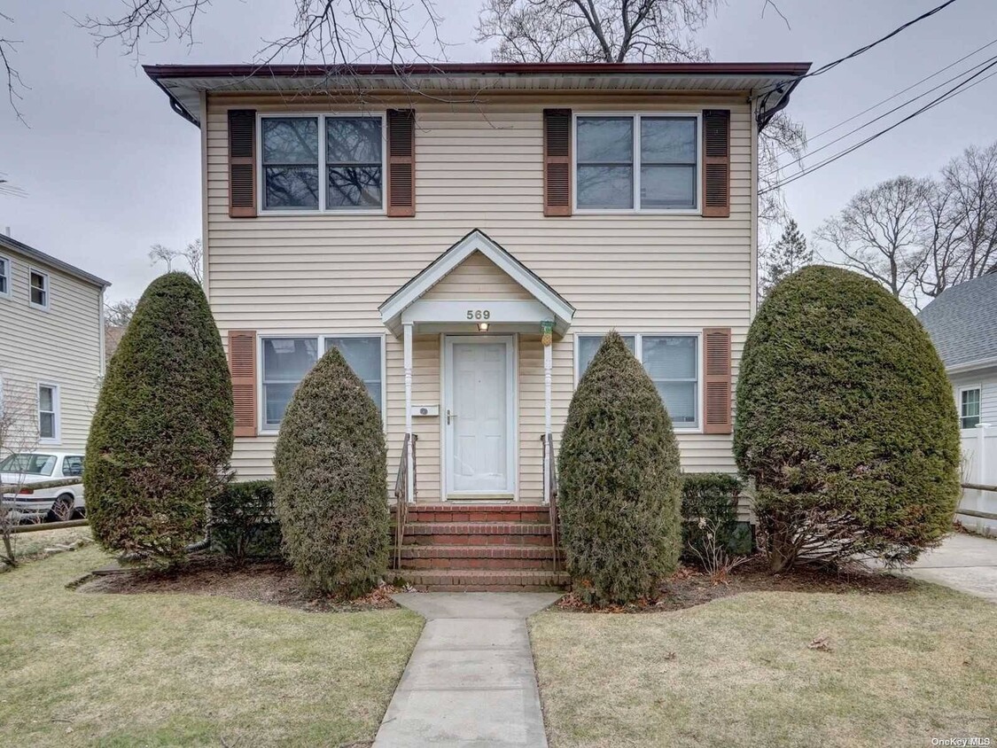 Primary Photo - 569 Emerson Ave