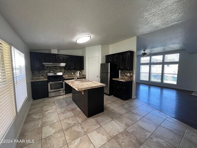 Building Photo - 17287 E Lakeview Ct
