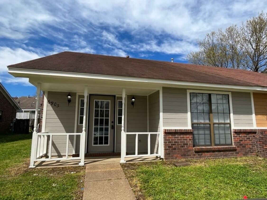 Foto principal - Renovated 2 Bedroom 2 Bath Duplex for Rent!!
