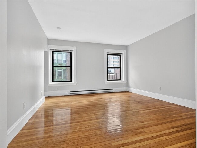 Building Photo - 232 Newbury St