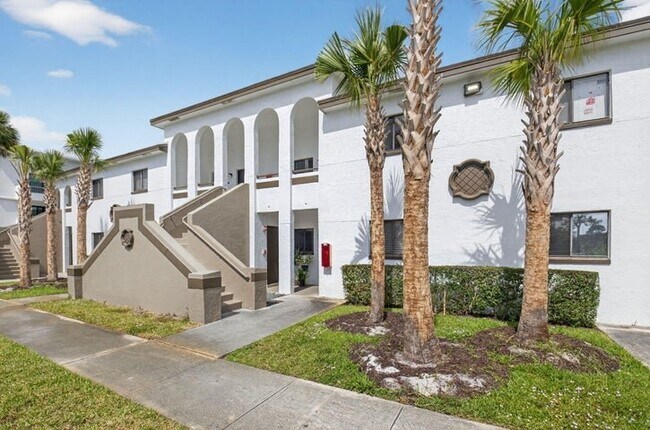 Foto del edificio - 300 W Hidden Valley Blvd