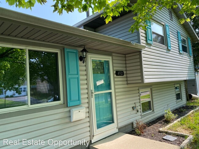 Building Photo - 4 br, 1.5 bath House - 4532 Paxton Drive S...