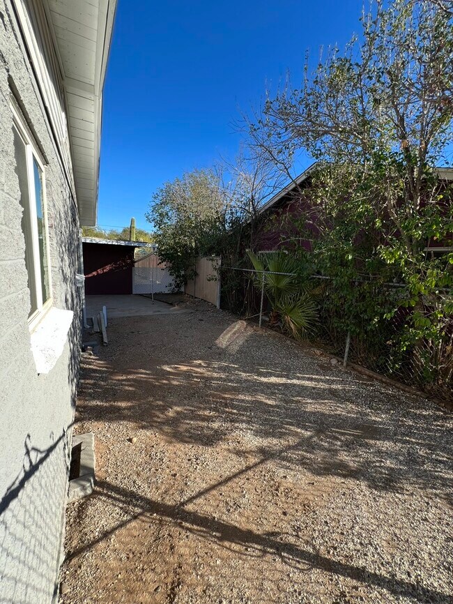 Foto del edificio - FOR RENT