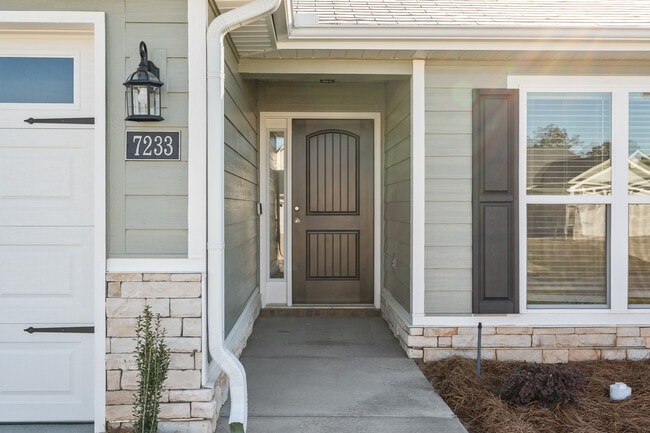 Building Photo - 7233 Paisley Cir