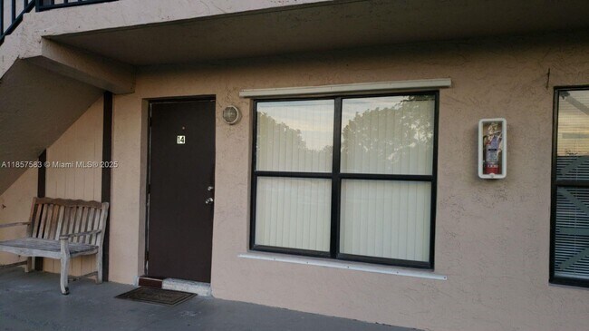 Foto del edificio - 2675 W 66th St