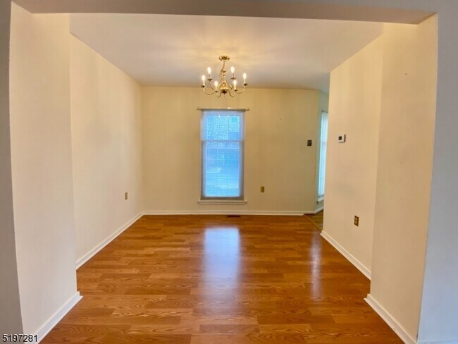Building Photo - 9 Grosbeak Dr