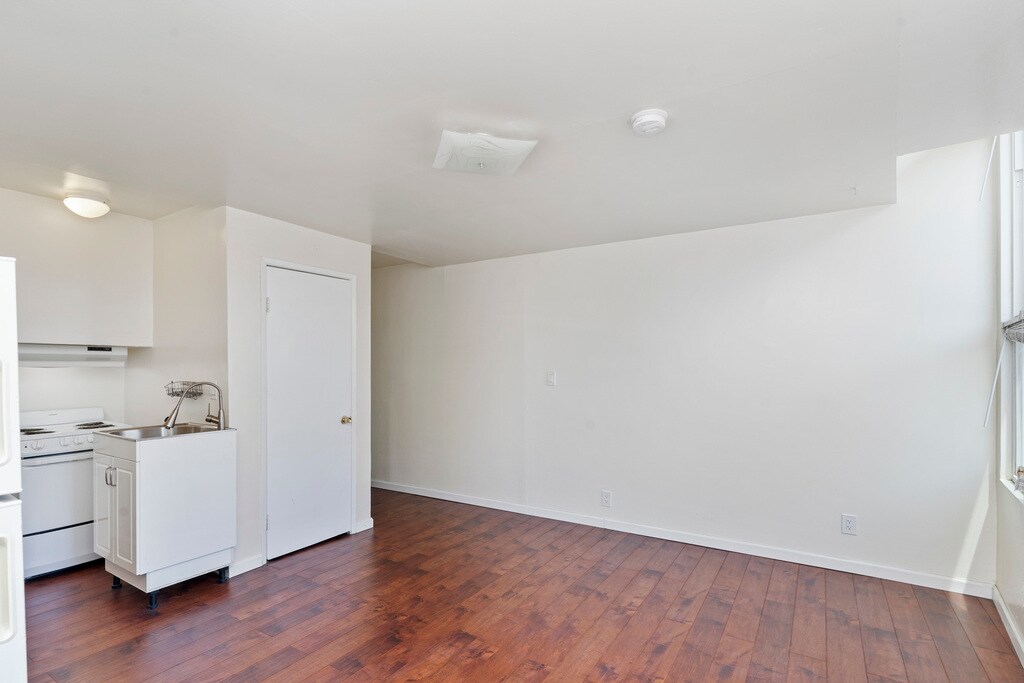 Primary Photo - 1715 Park St
