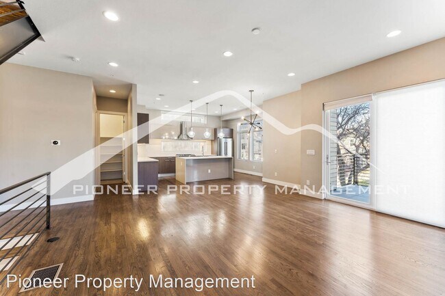 Foto del edificio - 3 br, 2.5 bath House - 2121 N Marion St. #1