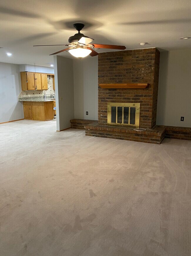 Foto del edificio - 3408 Gladstone Ln
