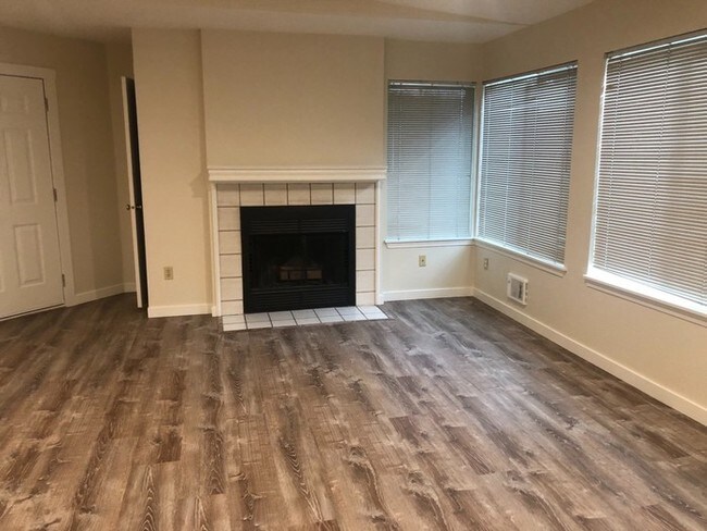Building Photo - 5062 Foothills Dr