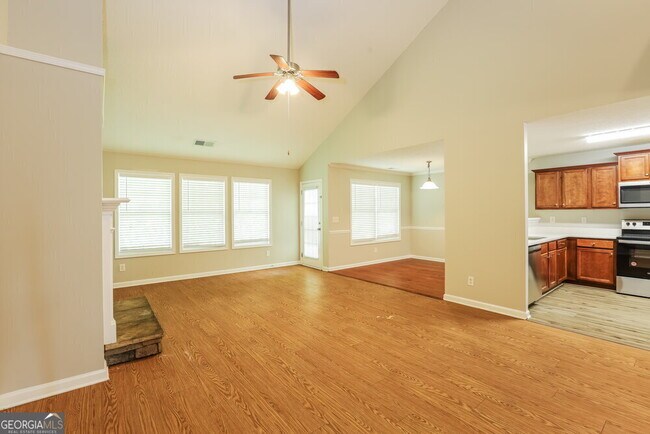 Foto del edificio - 3925 Pine Village Pl