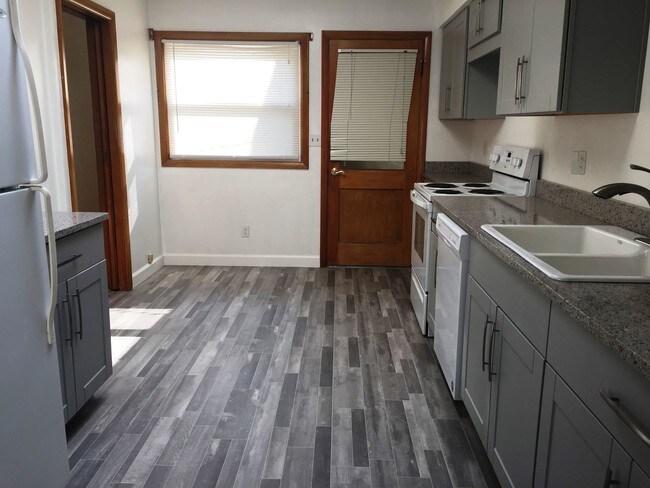 Building Photo - 1 br, 2 bath House - 7224 NE Tillamook St