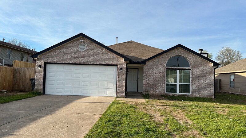 Primary Photo - 1029 E 64th Pl