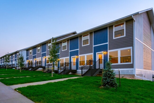 Building Photo - 2975 Aspen Dr
