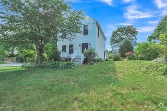 Building Photo - 211 Mendon St