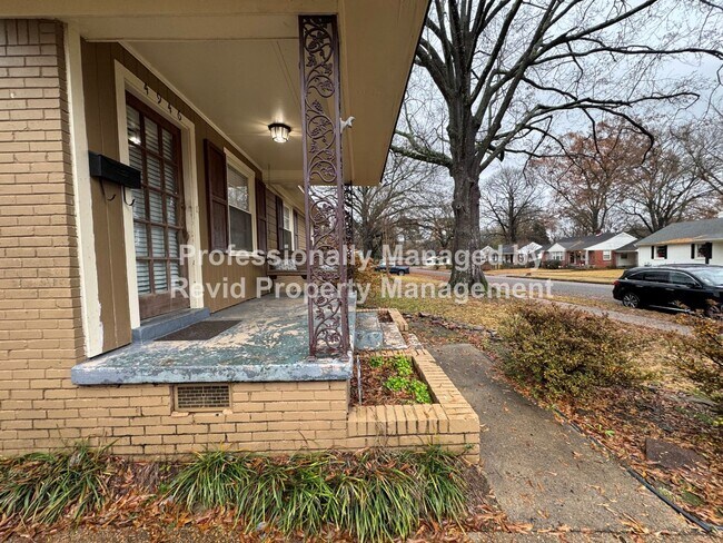Foto del edificio - Updated 3 bedroom 2 bathroom home in East Memphis!