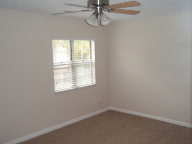 Bedroom - 1413 Bobolink Pl