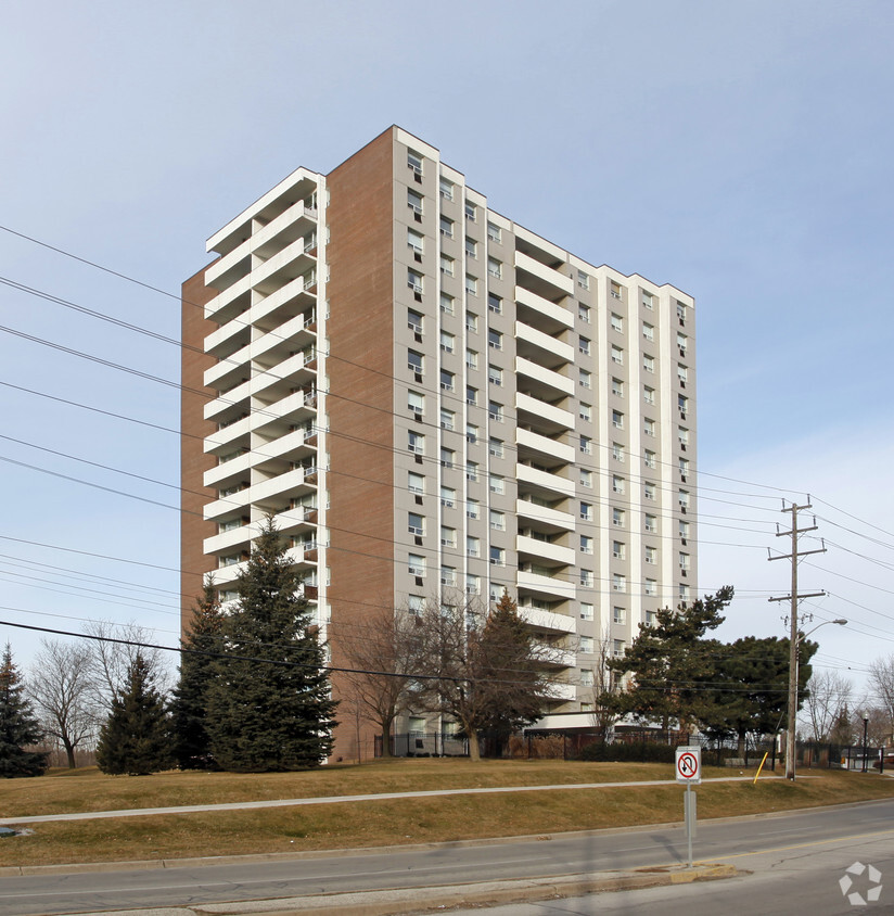 Primary Photo - Round Hill Apartments