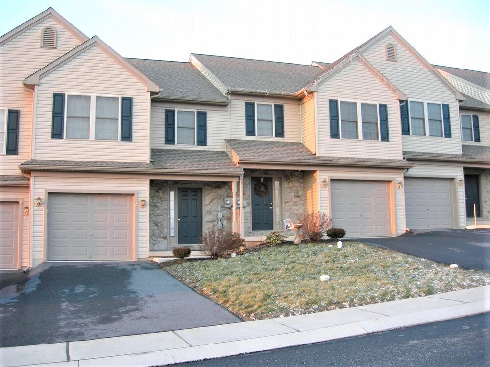 21 Village Dr, LeacockLeolaBareville, PA 17540 Townhome Rentals in LeacockLeolaBareville