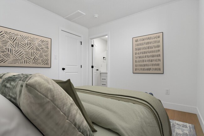 Photo du bâtiment - 15503 99 Ave NW