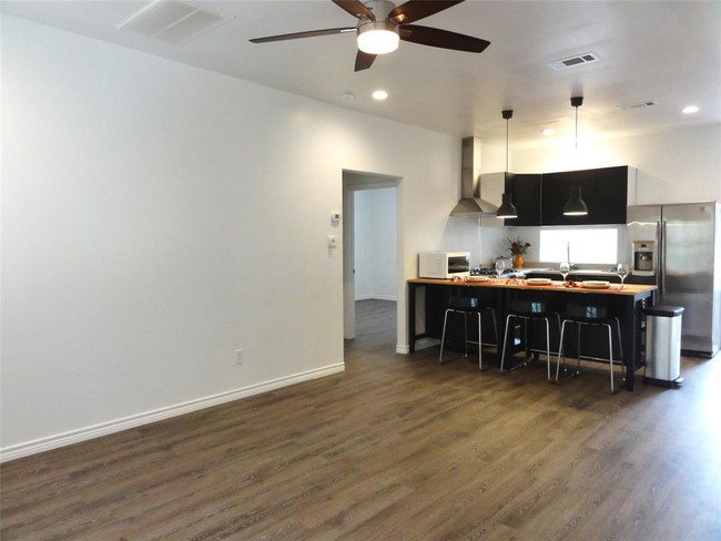 Foto del edificio - 2310 Pine Dr