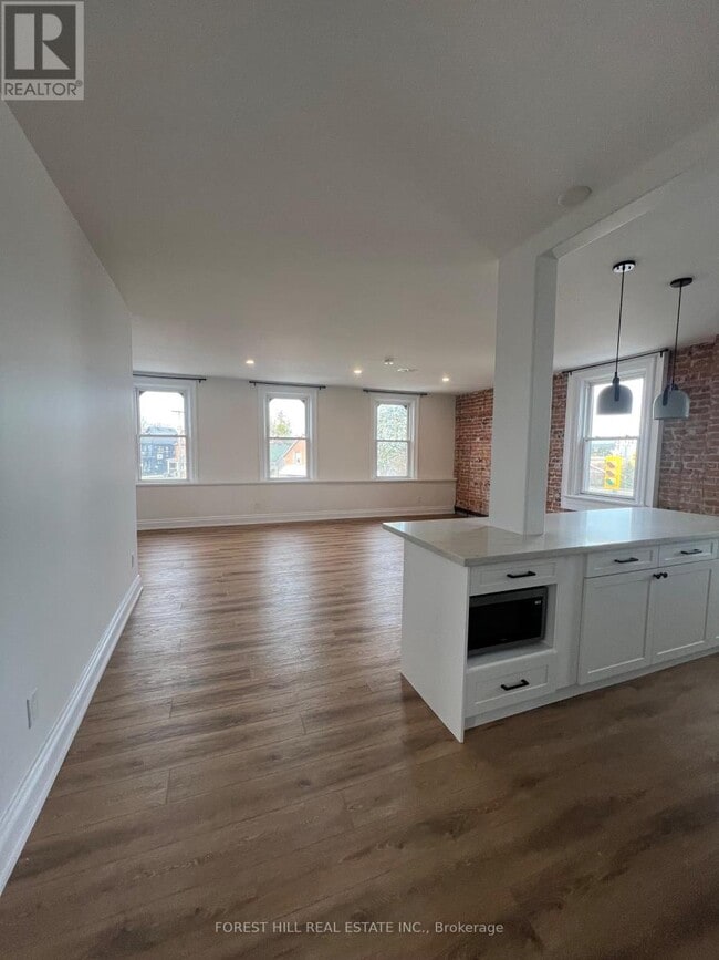 Photo du bâtiment - 8 Essa Rd